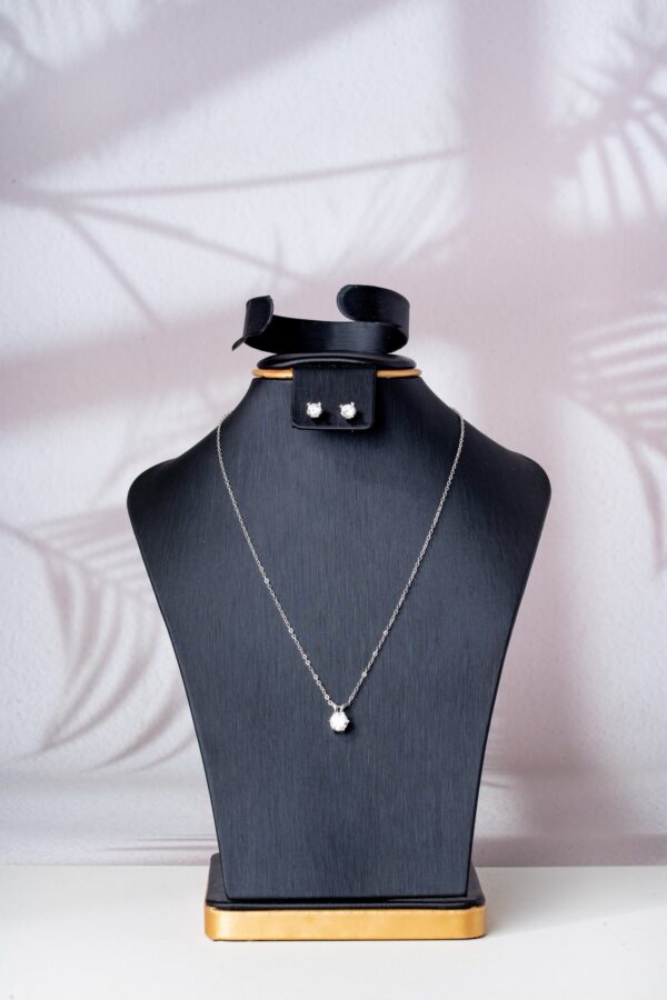 Classy simple set