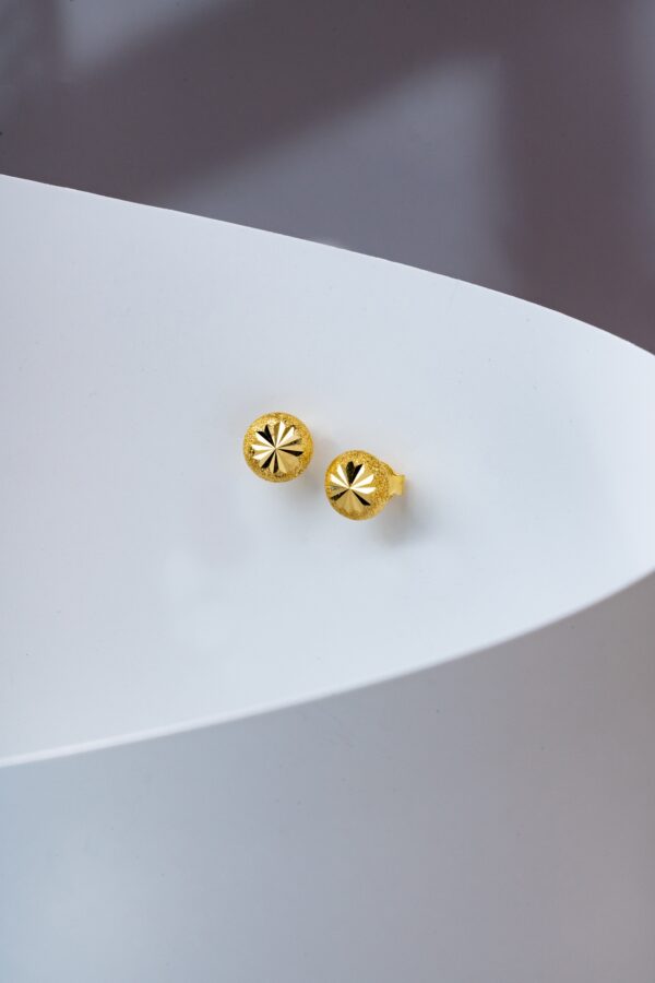 18k Gold Earring (1.1grams)