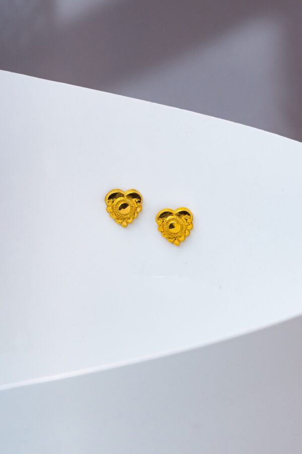 18k Gold Heart Shaped Earring