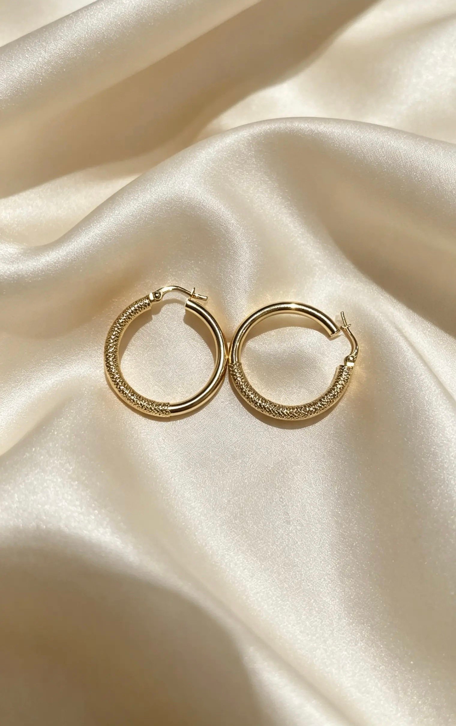 Classic Huggie Hoop Earrings 1.9 gram
