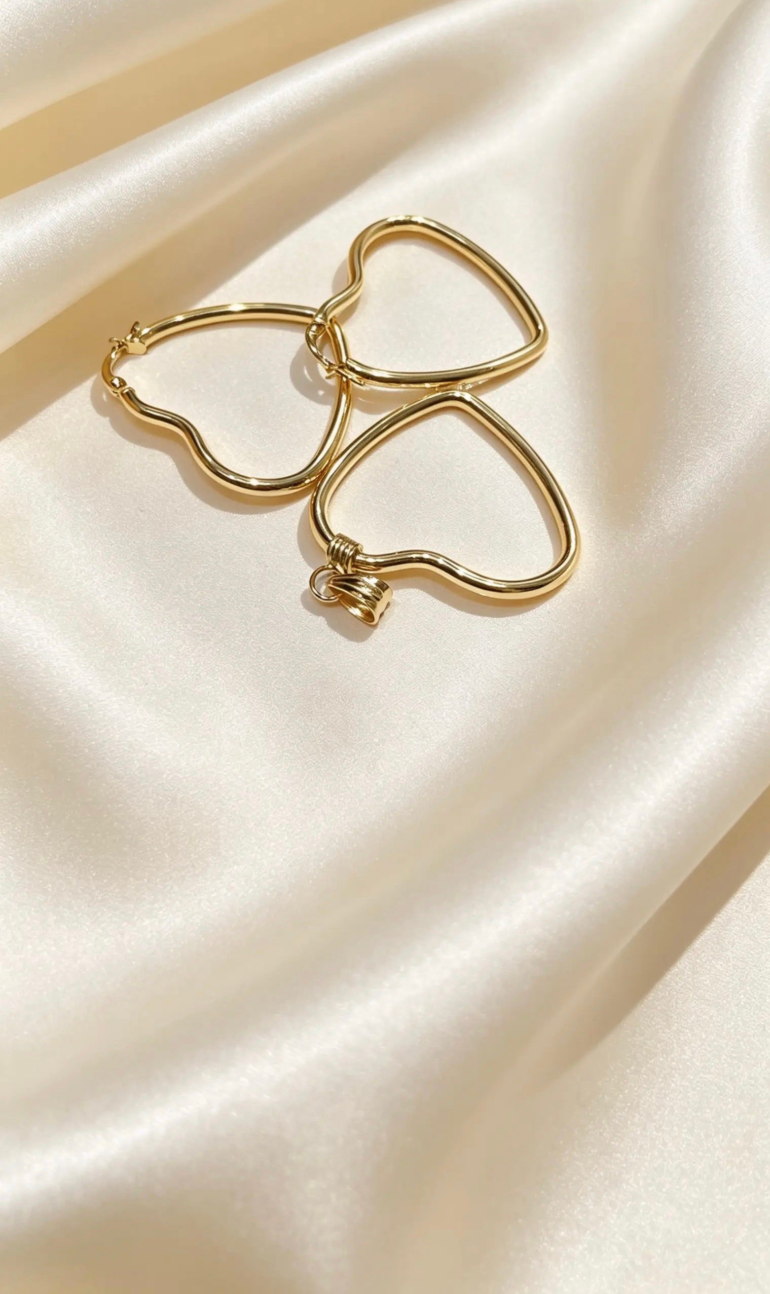 Minimalist heart pendant and Earrings 2.6 gram